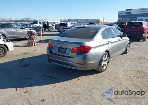 2013 BMW 528I из США, поврежденный, VIN WBAXG5C56DD233570